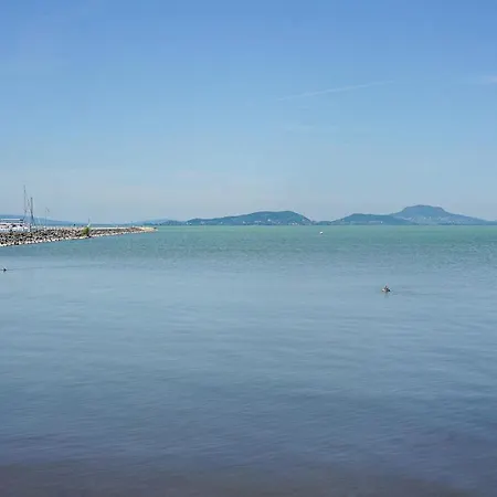 Three-bedroom Holiday In Balatonfenyves